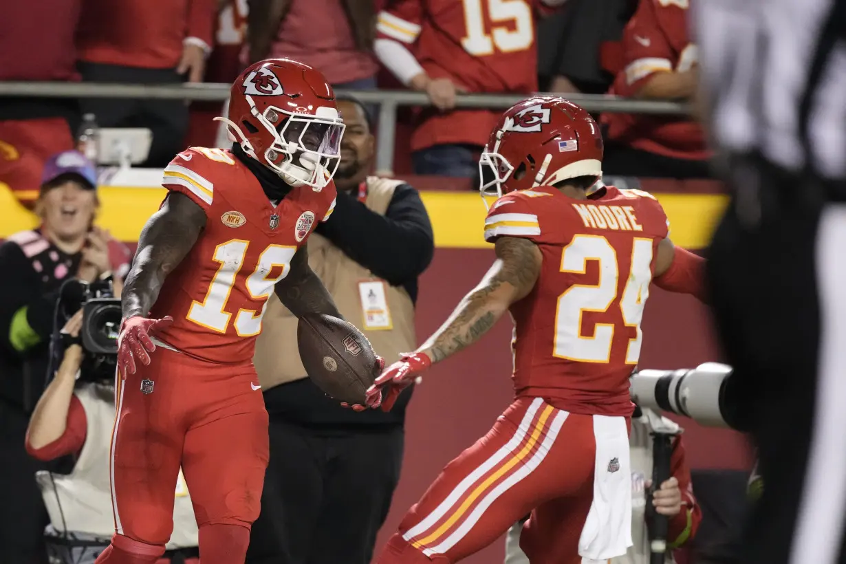 Mahomes throws TD pass, Kelce has big game with Swift watching again as Chiefs beat Broncos 19-8