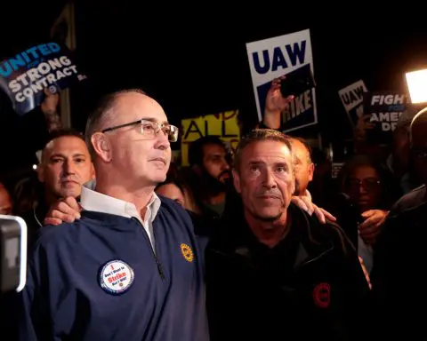 UAW leaders push ahead with Ford contract as GM talks drag