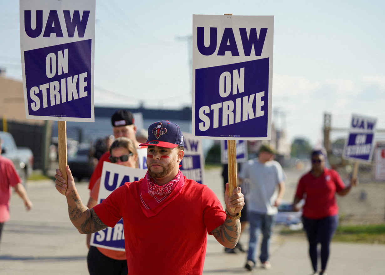 FILE PHOTO: UAW strike continues, in Center Line, Michigan