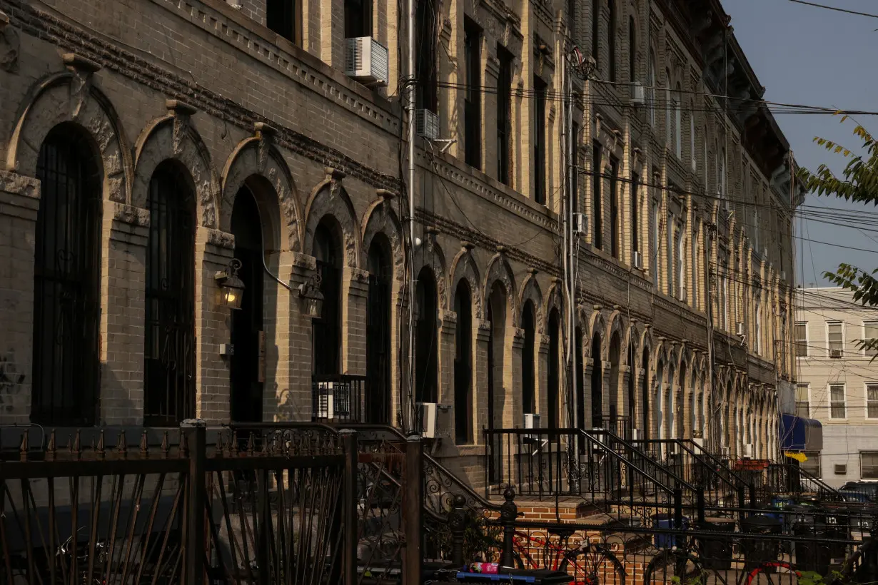 A row of residential houses stands in New York