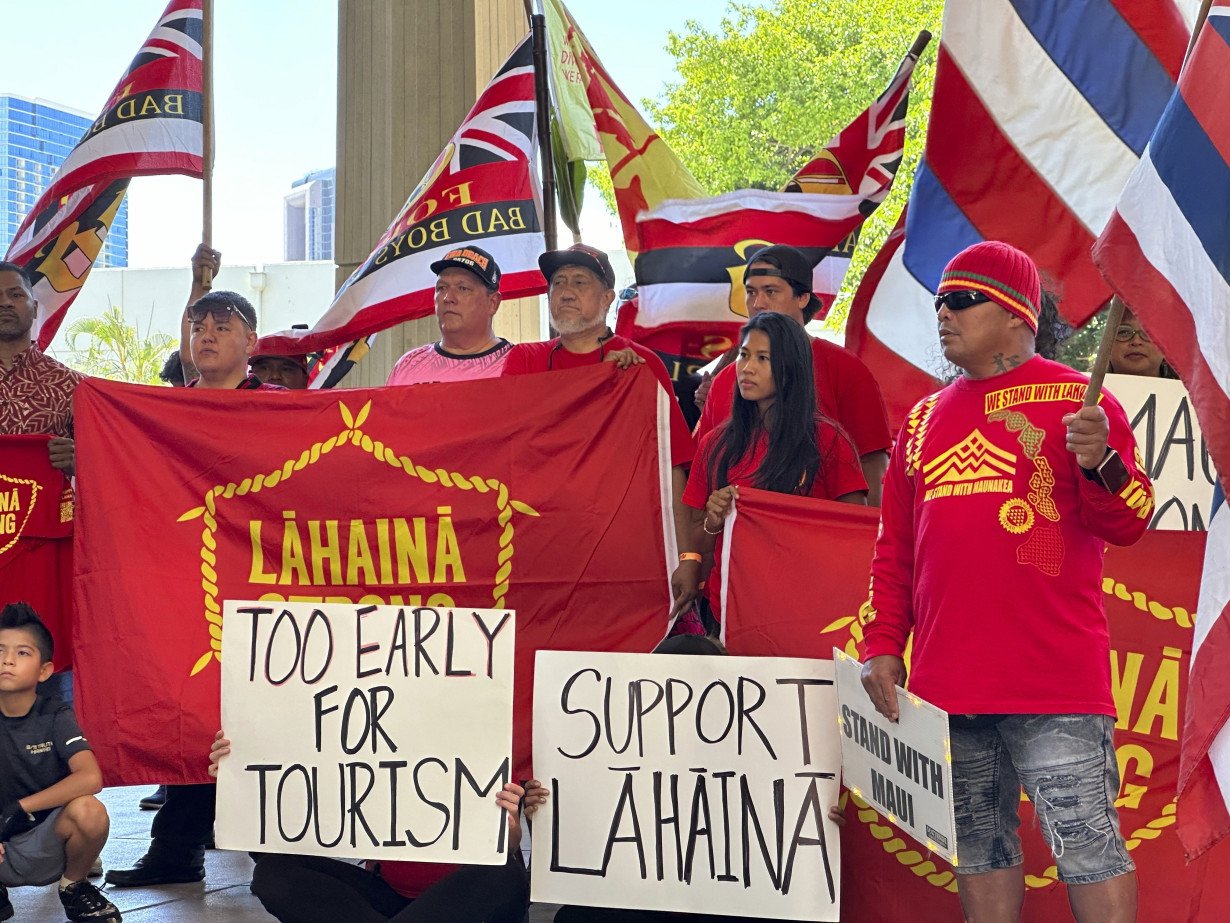 Lahaina residents deliver petition asking Hawaii governor to delay tourism reopening