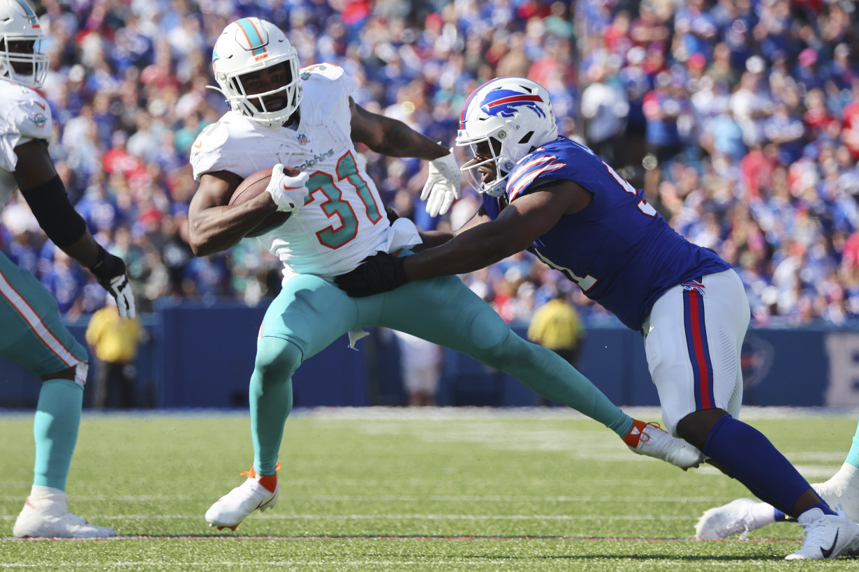 Josh Allen throws 4 TD passes, runs for score, Bills rout division rival Dolphins 48-20