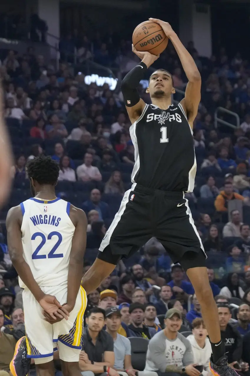 No. 1 pick Wembanyama scores 15 points in NBA debut as Spurs fall to Mavericks in opener