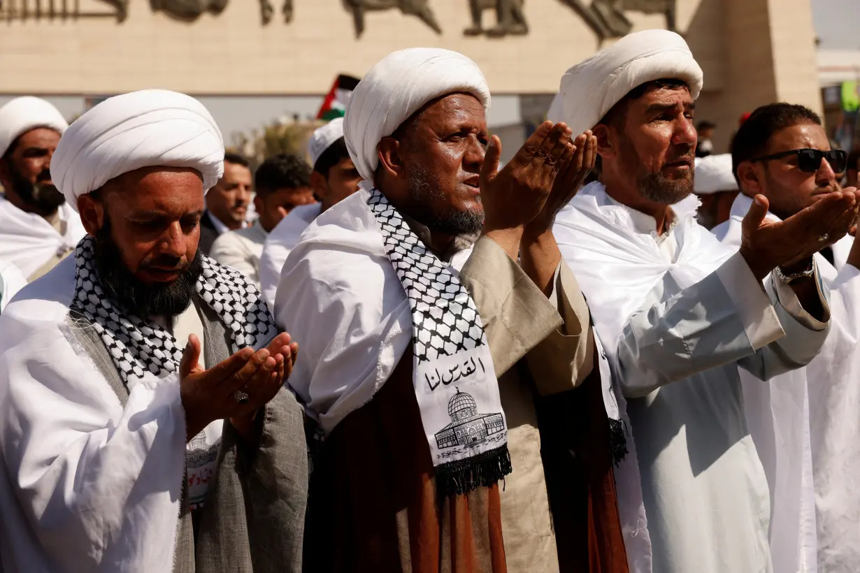 Supporters of Palestinians and Israel protest and pray as war intensifies