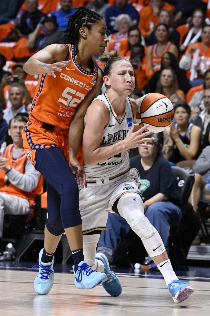 Jones, Stewart lead New York to first WNBA Finals in 21 years with 87-84 win over Connecticut