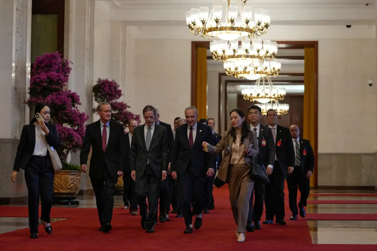 U.S. senators visit Beijing