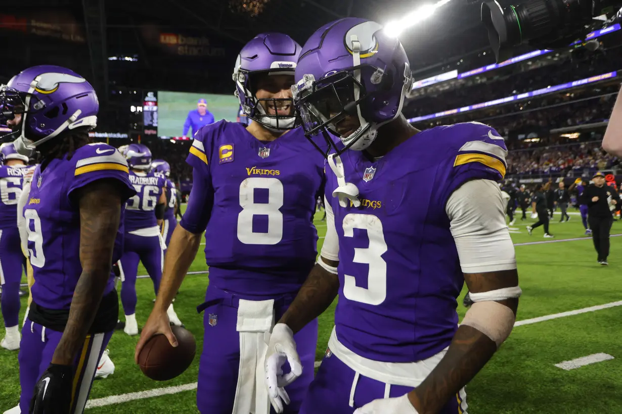 Vikings outlast 49ers 22-17 with 2 Cousins-Addison TDs and 2 late interceptions by Bynum