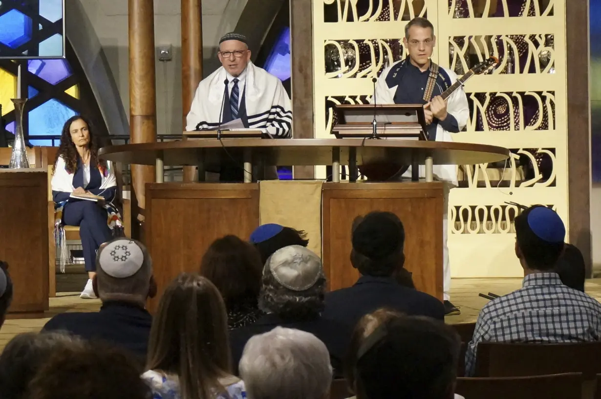 Far from Israel, Jews grieve and pray for peace in Shabbat services held as Israel-Hamas war rages