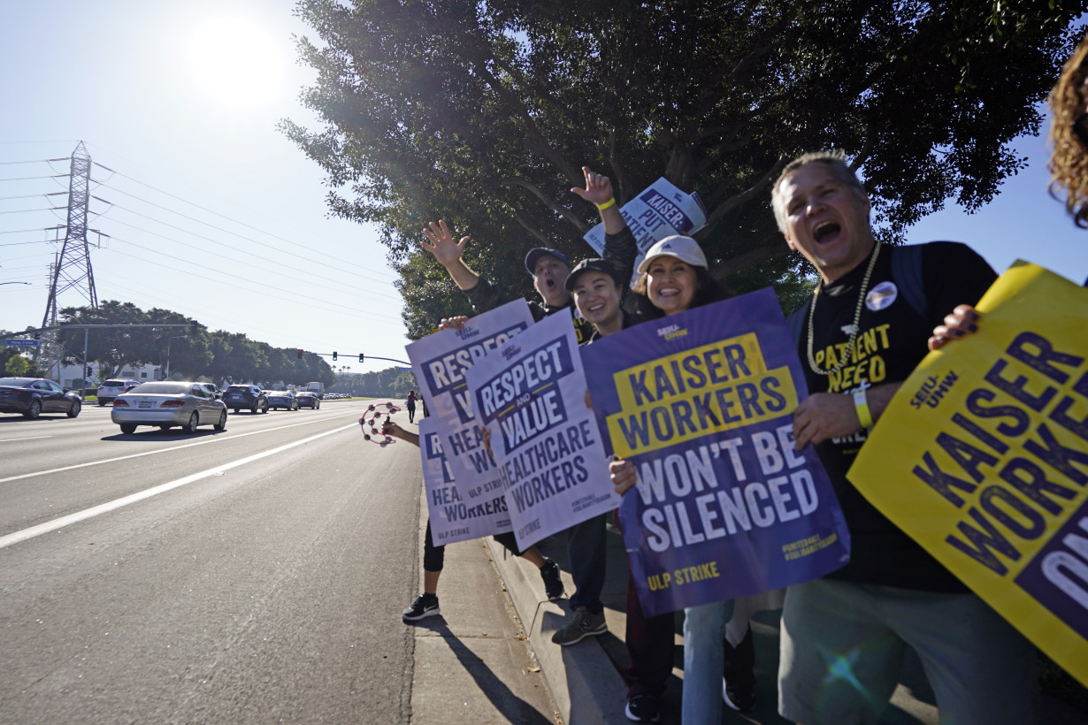 Health care workers picket outside US hospitals in multiple states, kicking off 3-day strike