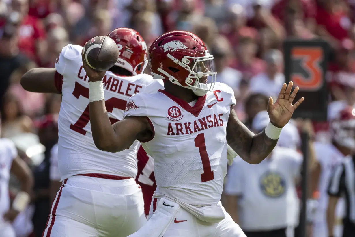 No. 11 Alabama holds off Arkansas comeback, wins 24-21 to stay perfect in SEC