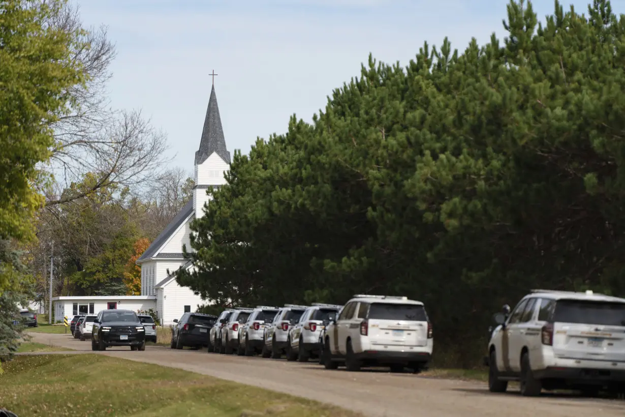 5 drug task force officers and a man have been hurt in a gunbattle at a home in rural Minnesota