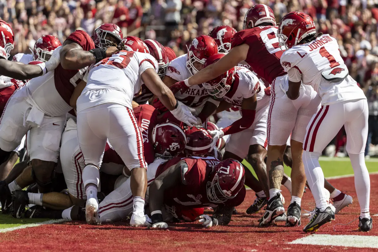 No. 11 Alabama holds off Arkansas comeback, wins 24-21 to stay perfect in SEC