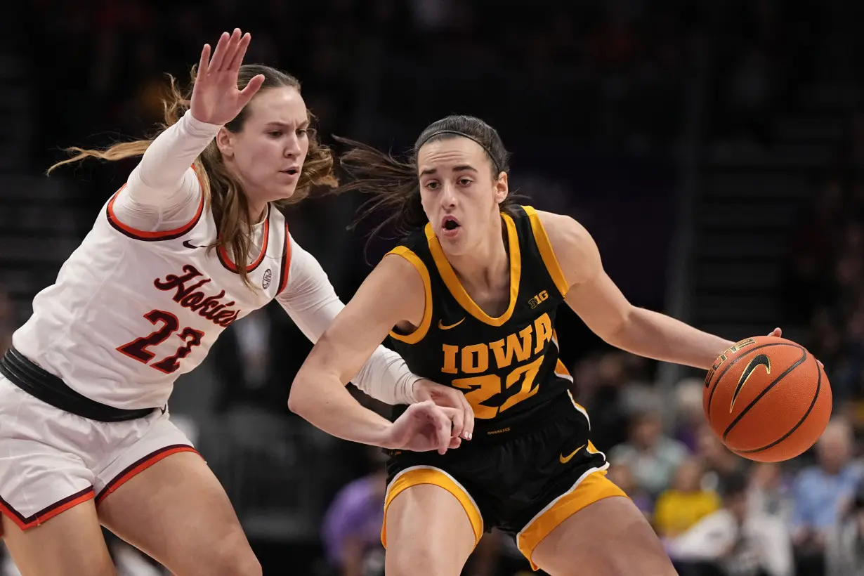 Caitlin Clark scores 44 points as No. 3 Iowa holds off No. 8 Virginia Tech in neutral site game