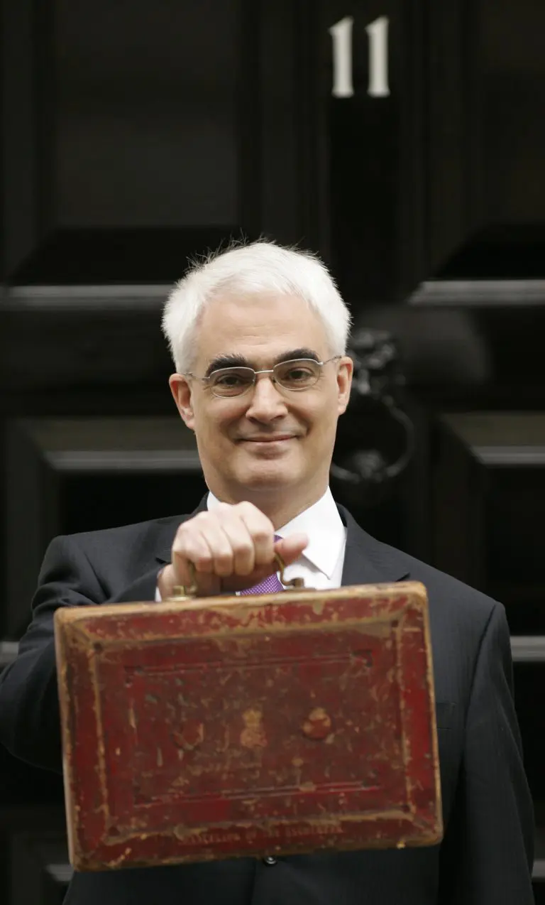 Former UK Treasury chief Alistair Darling, who steered nation through a credit crunch, has died