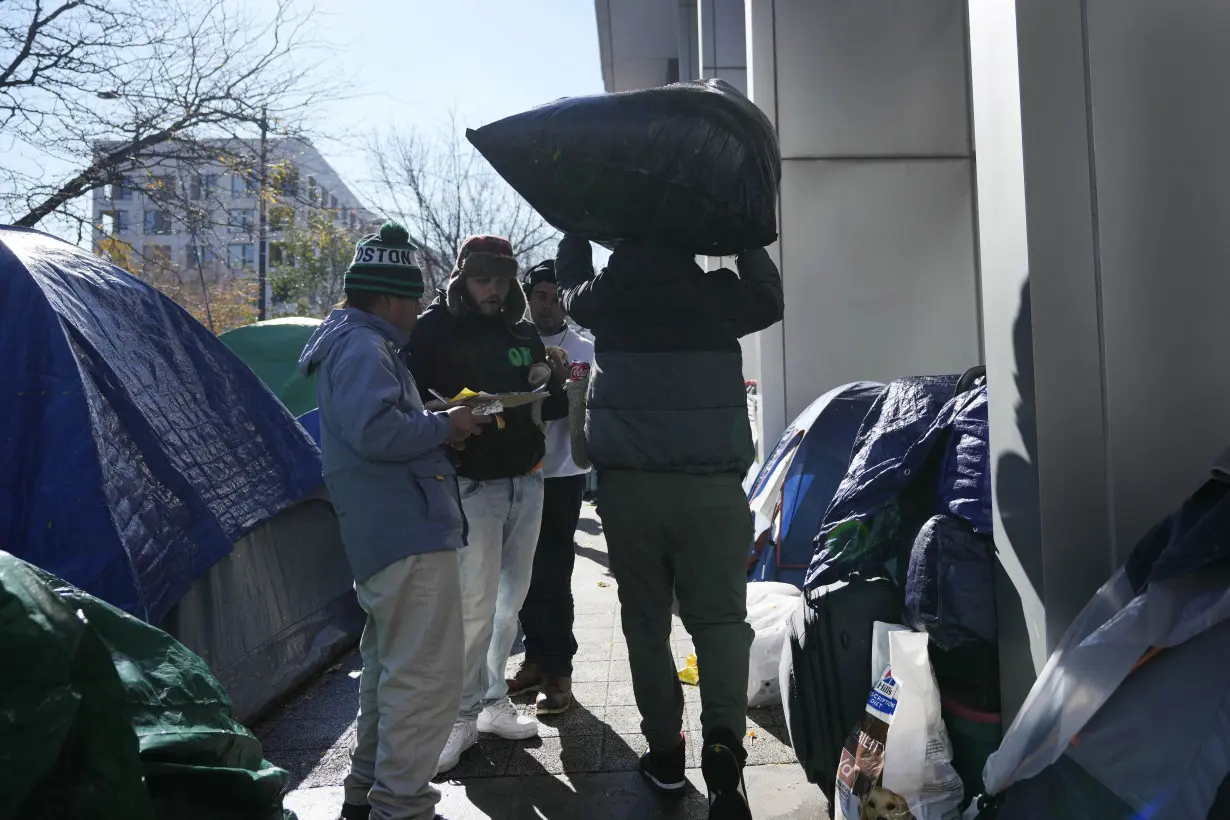 Chicago and other US cities struggle to house asylum-seekers as winter weather hits