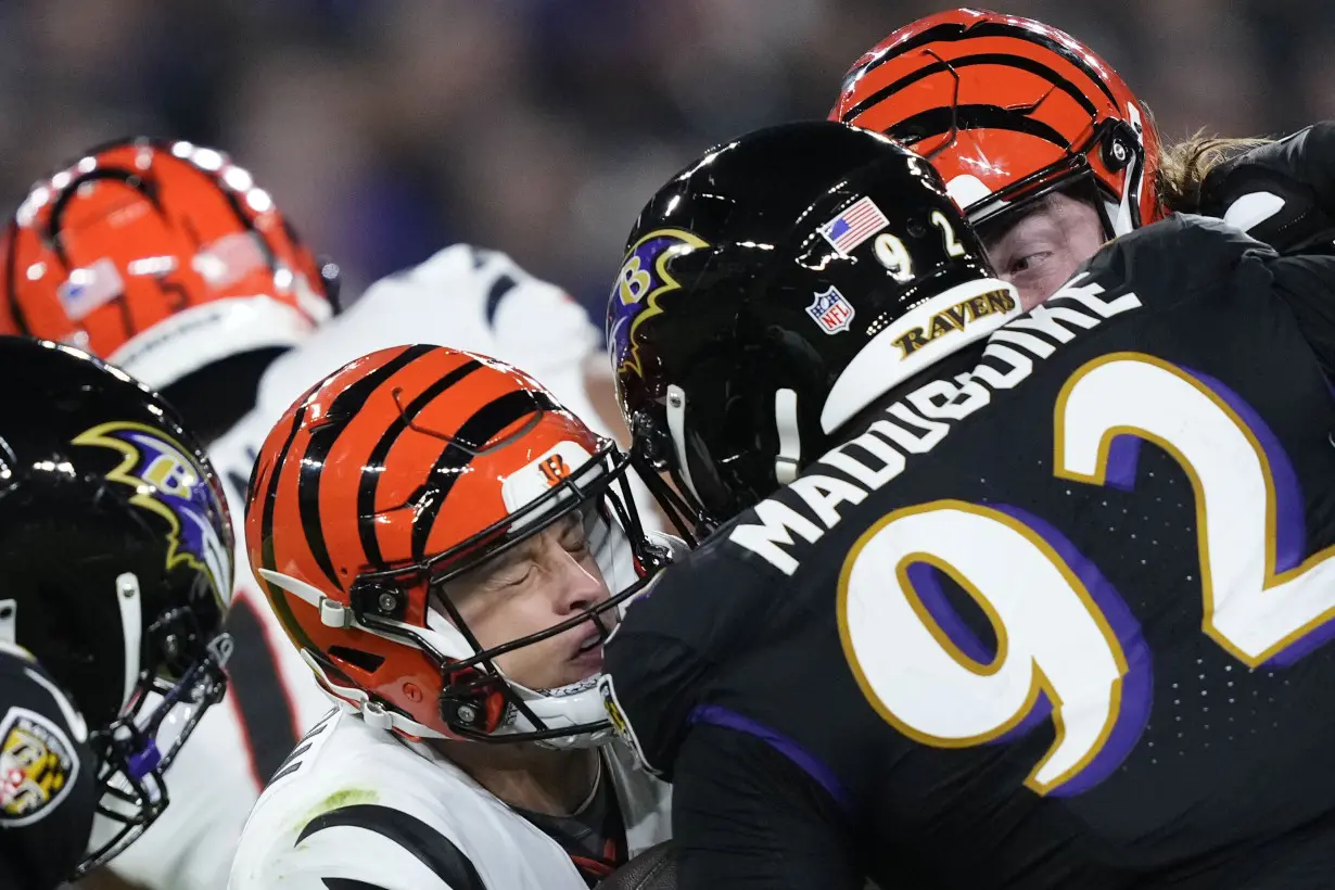 Bengals QB Joe Burrow forced out of loss to Ravens with sprained wrist