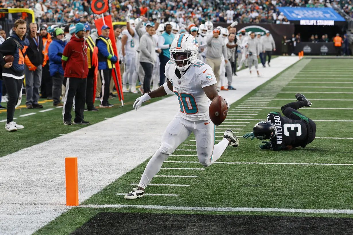 Hill's special TD catch and Holland's 99-yard INT return lead Dolphins past Jets 34-13