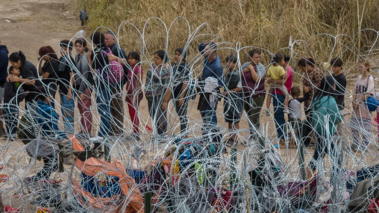 FILE PHOTO: Migrants from Venezuela surrender in Eagle Pass