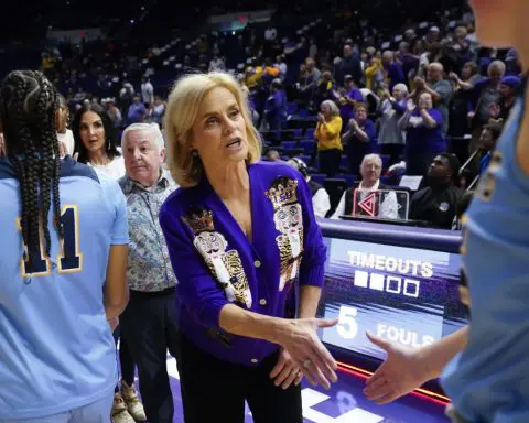 LSU's Angel Reese is back with the No. 7 Tigers after 4-game absence