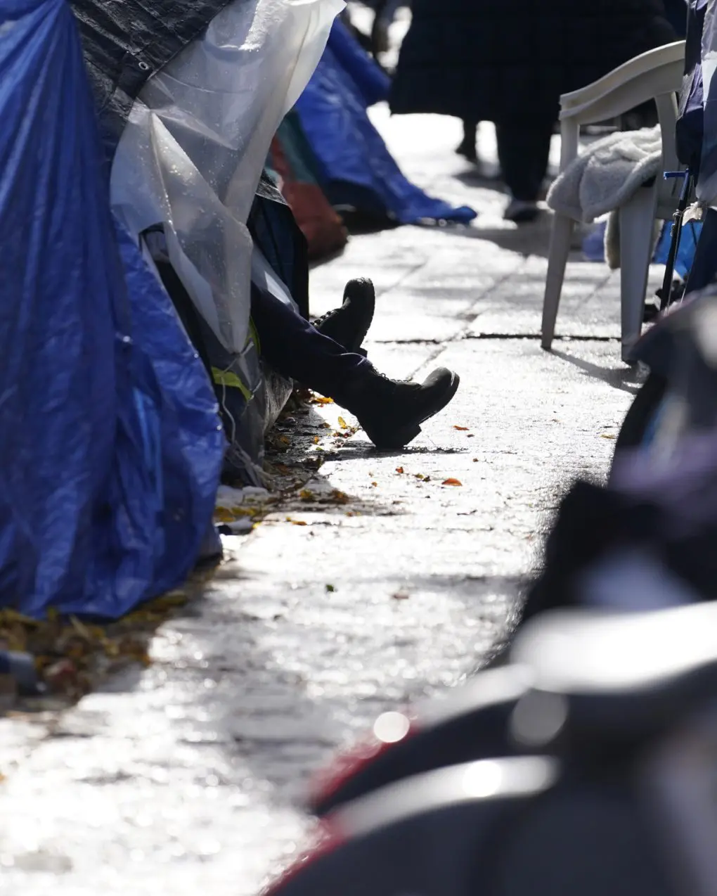 Migrants Wintry Weather