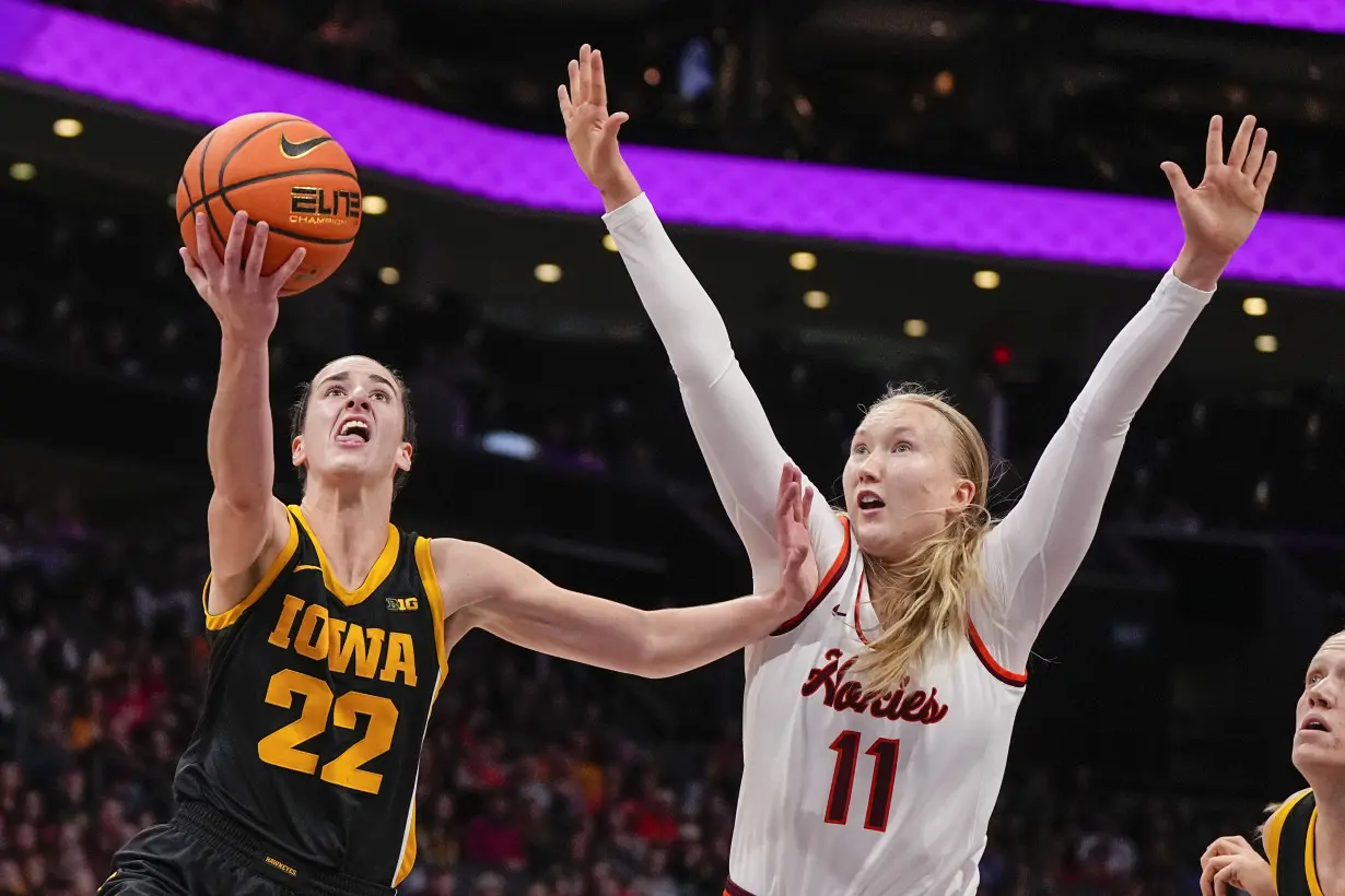 Caitlin Clark scores 44 points as No. 3 Iowa holds off No. 8 Virginia Tech in neutral site game