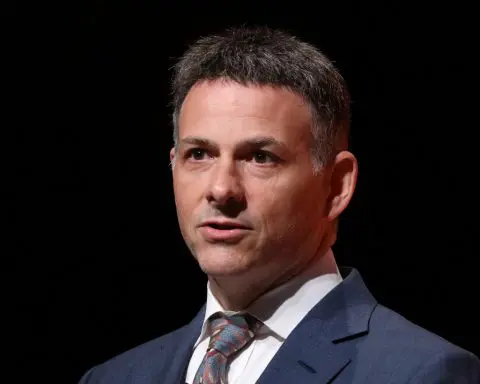 Greenlight's Einhorn worries about markets, eyes higher oil prices - letter