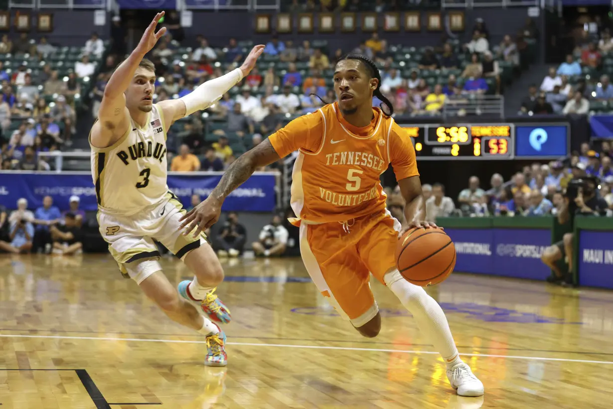 Loyer scores 27, Purdue pulls away late to beat Tennessee 71-67 in Maui Invitational