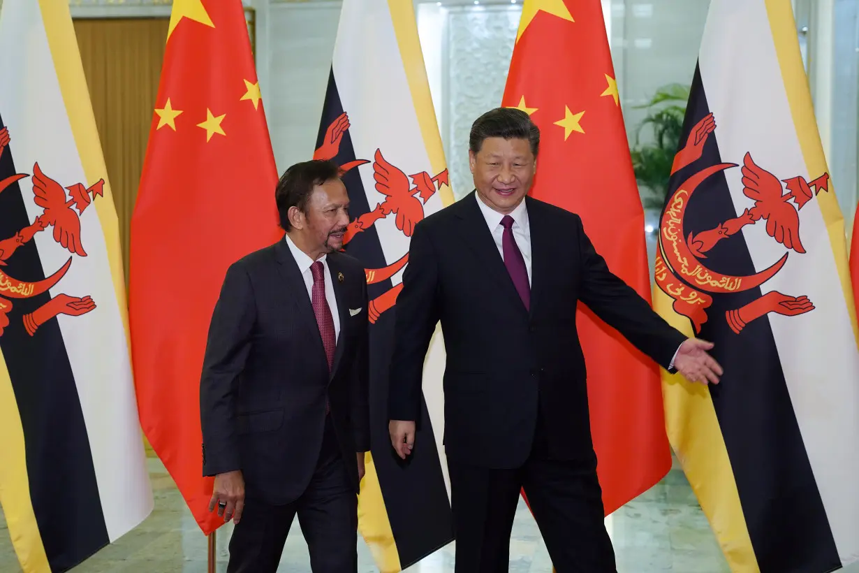 Chinese President Xi and Brunei's Sultan Bolkiah at the Second Belt and Road Forum in Beijing