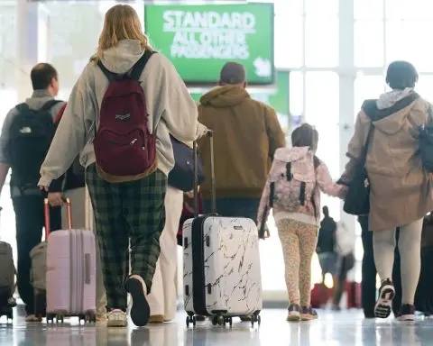 US airports saw record passenger volumes, but fewer headaches, over Thanksgiving weekend