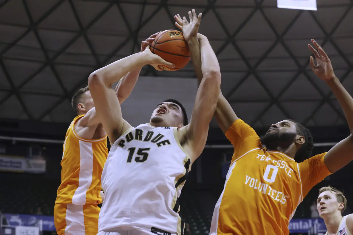 Loyer scores 27, Purdue pulls away late to beat Tennessee 71-67 in Maui Invitational