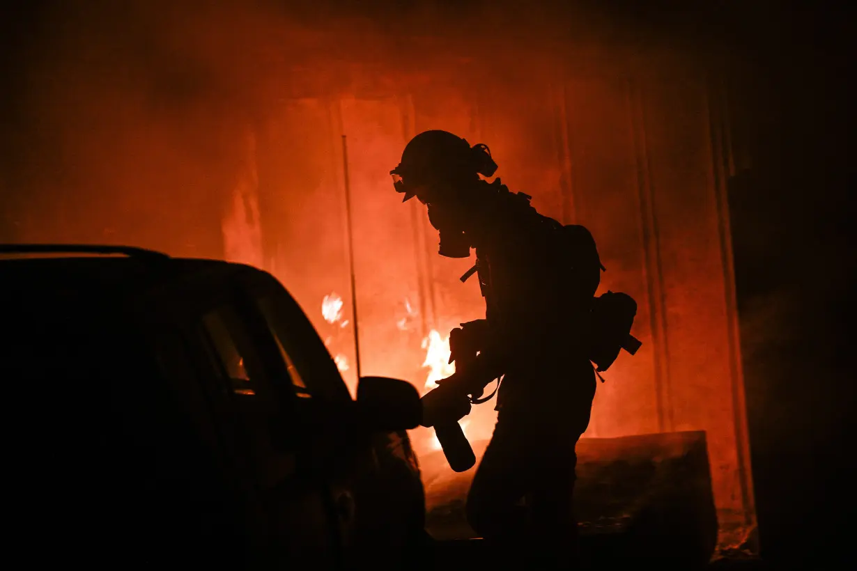 Firefighters make progress battling Southern California wildfire, but homes remain threatened