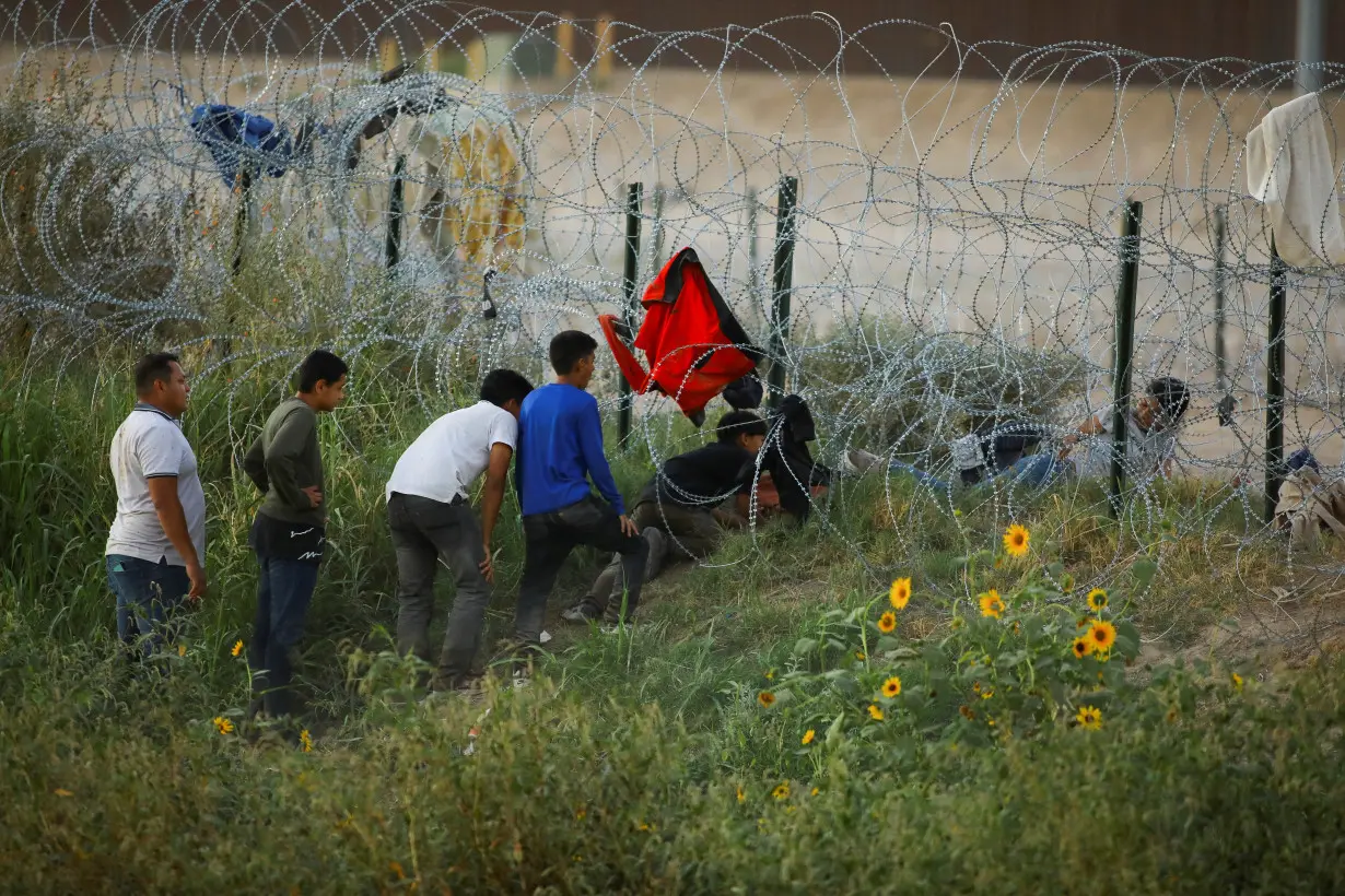 Judge won't halt US government destruction of Texas border razor wire fencing