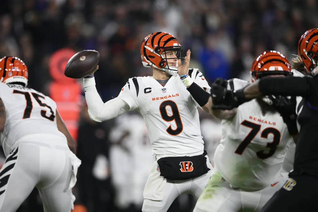 Bengals QB Joe Burrow forced out of loss to Ravens with sprained wrist