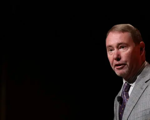 DoubleLine's Gundlach expects interest rates to fall as US economy worsens