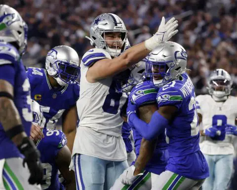 Dak Prescott throws for 3 TDs, Cowboys extend home win streak to 14 with 41-35 win over Seahawks