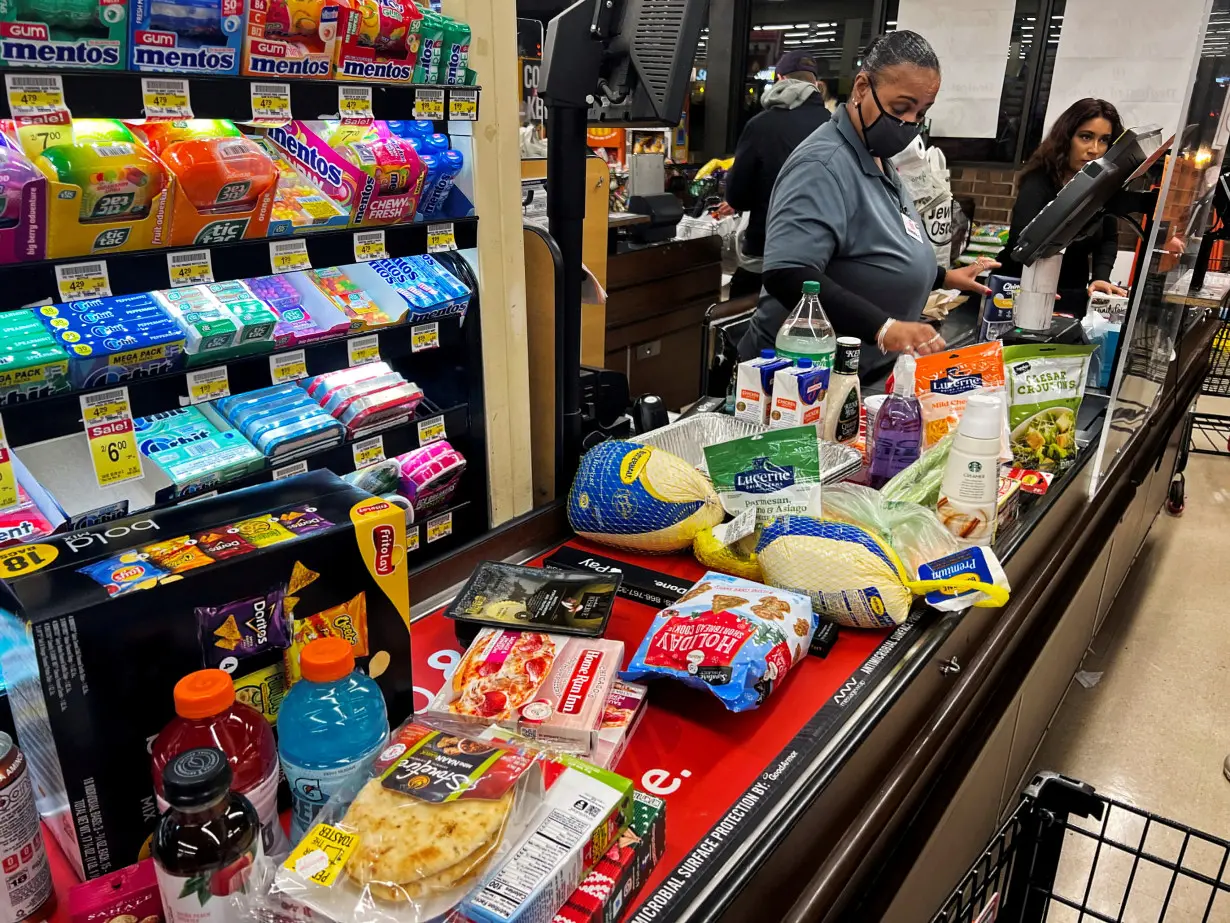 FILE PHOTO: Shoppers ahead of the Thanksgiving holiday in Chicago