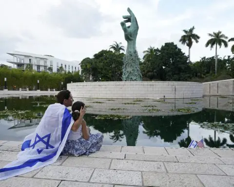 Biden's handling of the Israel-Hamas war is a political test in South Florida's Jewish community