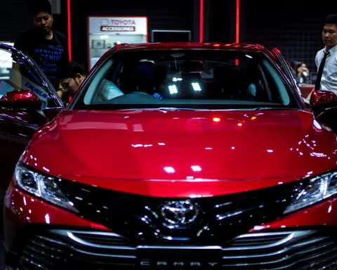 Toyota's Camry, best-selling car in US, goes all-hybrid