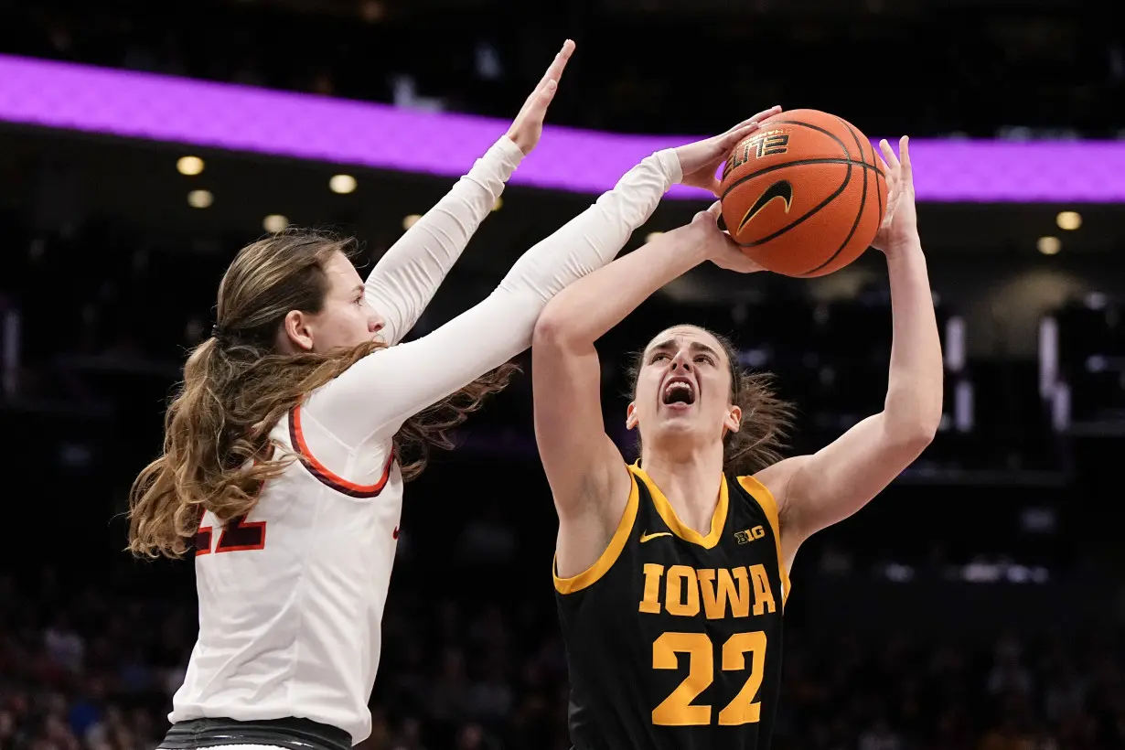 Caitlin Clark scores 44 points as No. 3 Iowa holds off No. 8 Virginia Tech in neutral site game