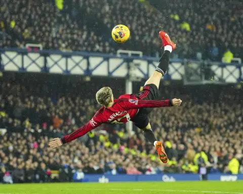 Garnacho's sensational overhead kick stuns protesting Everton fans and helps Man United earn 3-0 win