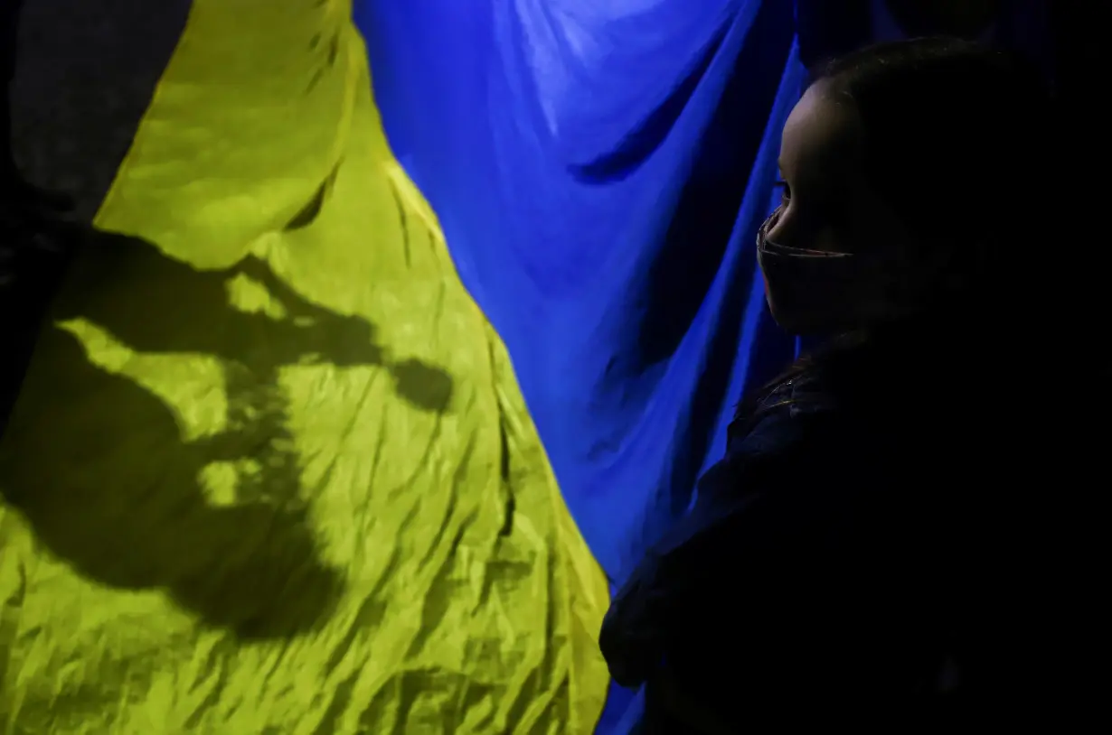 People protest against the massive military operation by Russia against Ukraine, in front of the Ukrainian Embassy in Buenos Aires