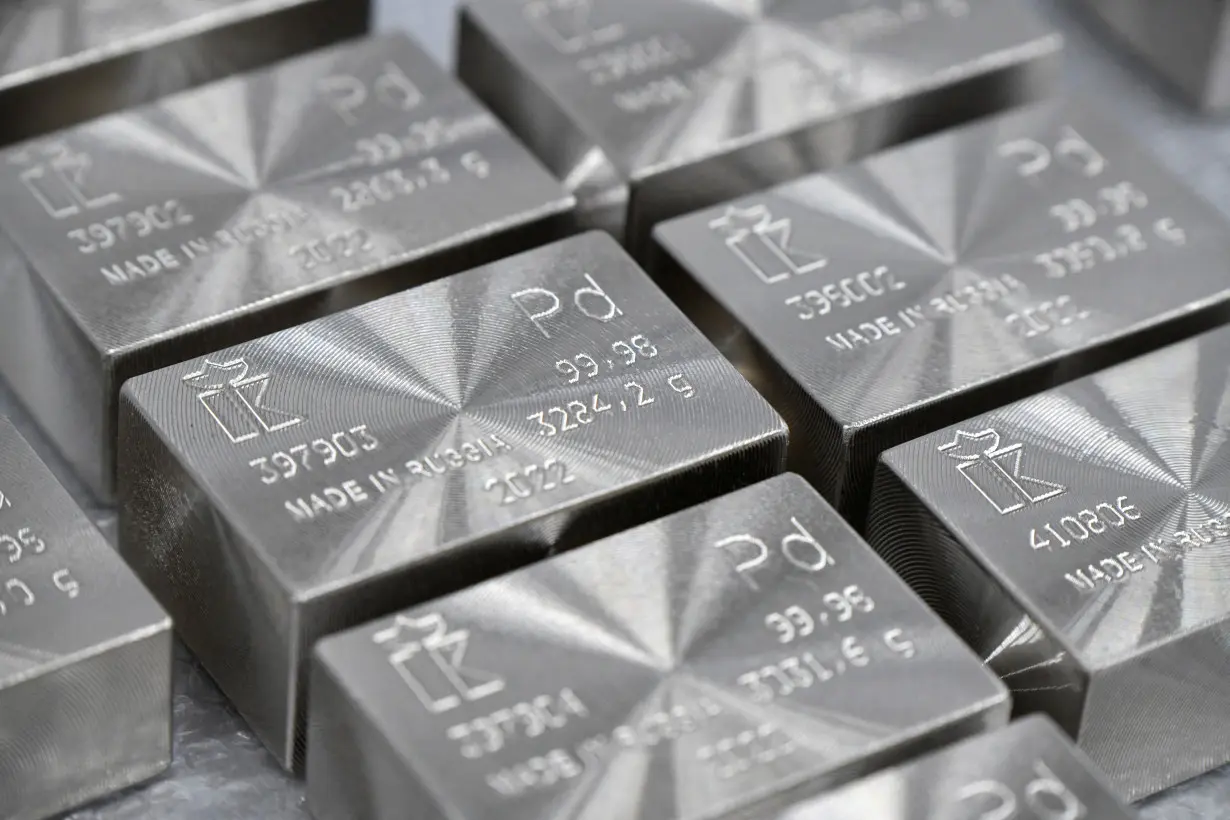 Production of palladium at Krastsvetmet precious metals plant in Krasnoyarsk