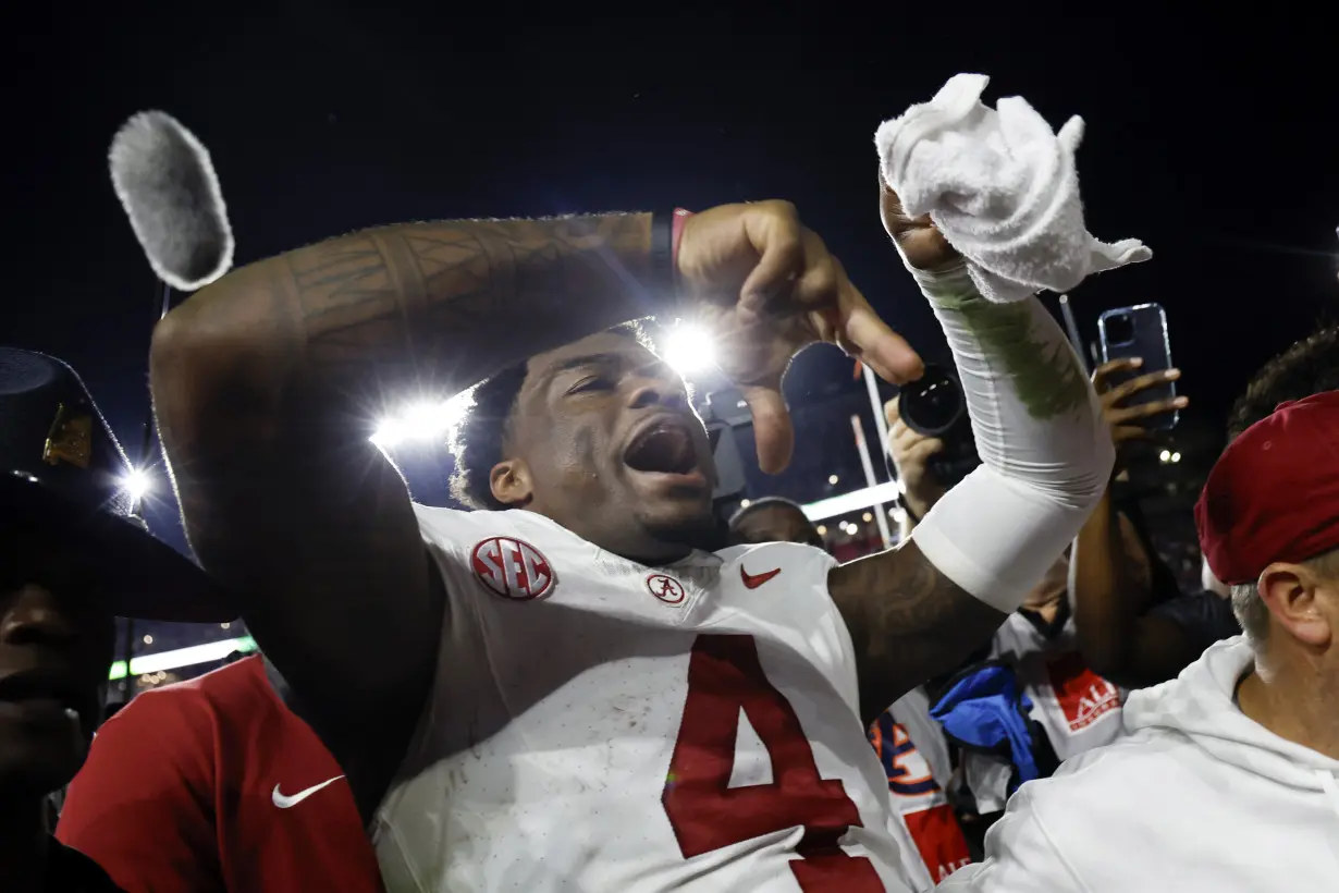 Georgia's Beck, Alabama's Milroe lead teams to SEC title game after replacing big-name QBs