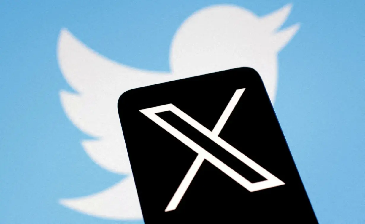 FILE PHOTO: Illustration shows Twitter's new logo