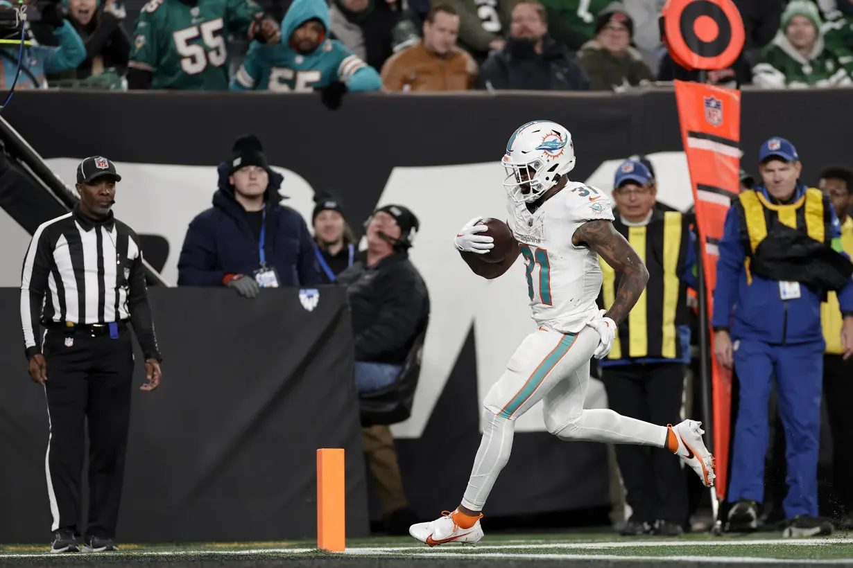 Hill's special TD catch and Holland's 99-yard INT return lead Dolphins past Jets 34-13