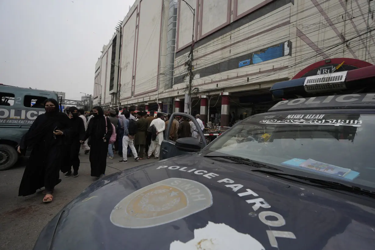 Pakistani shopping mall blaze kills at least 10 people and injures 22 others