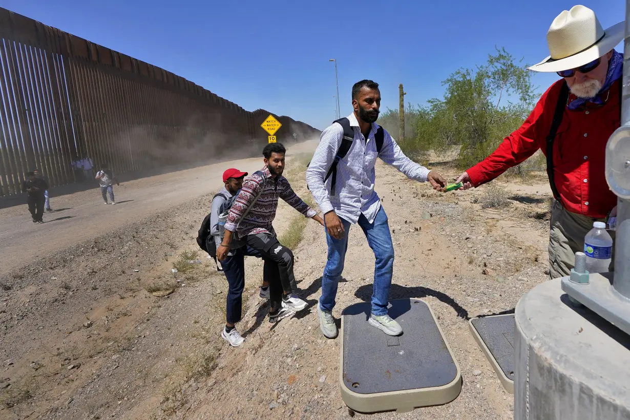 El Salvador Migrant Airport-Fee