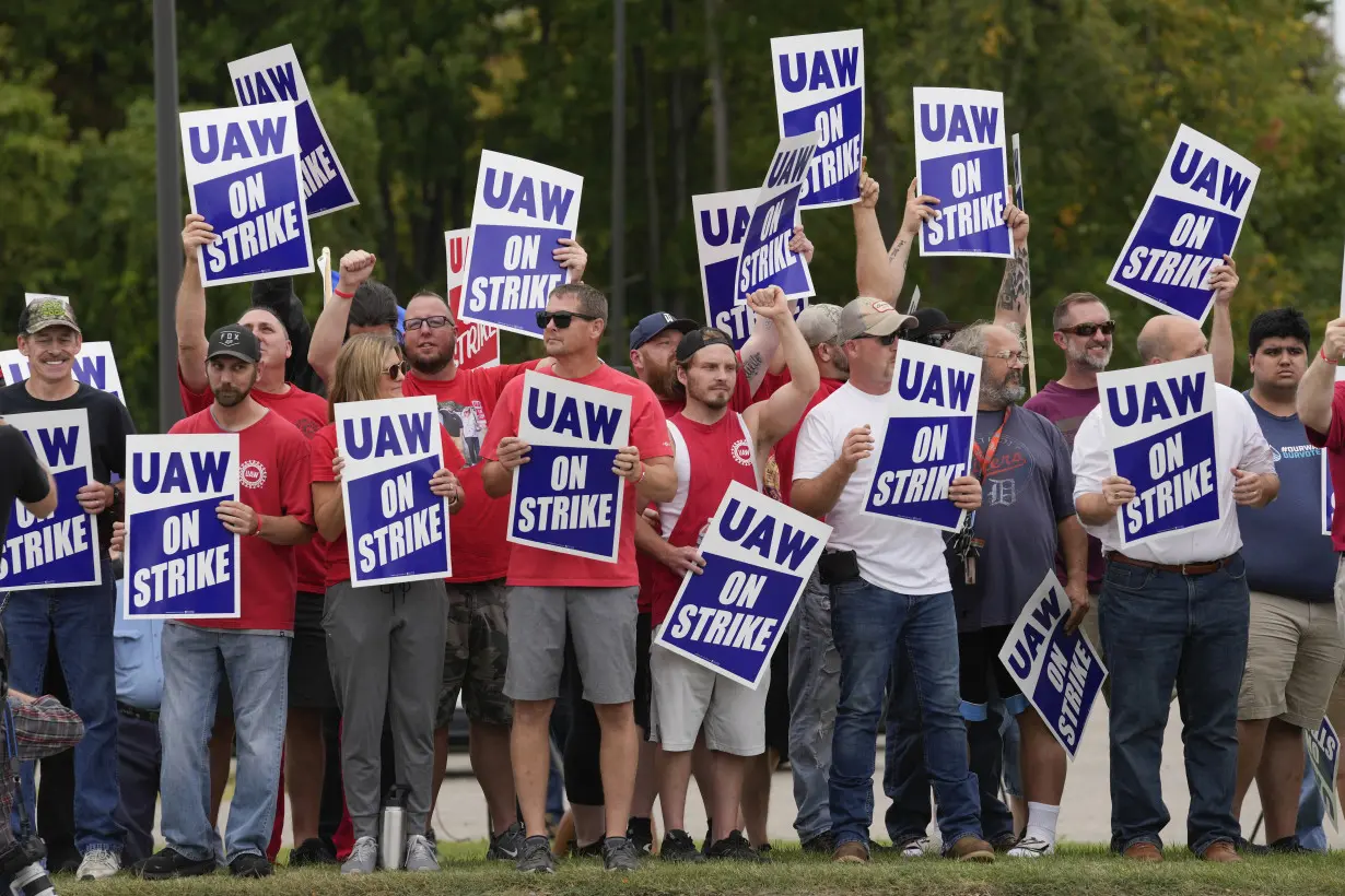 Auto Workers Vote