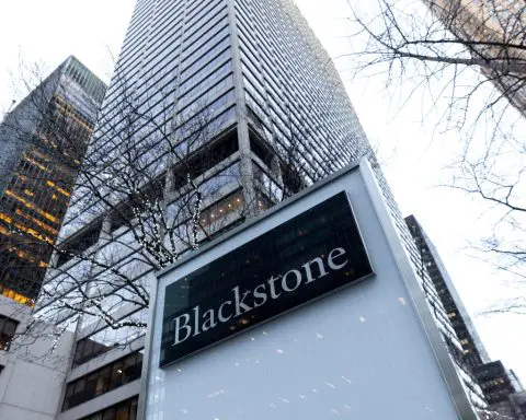 Blackstone to raise $400 million to boost credit fund's lending power - FT