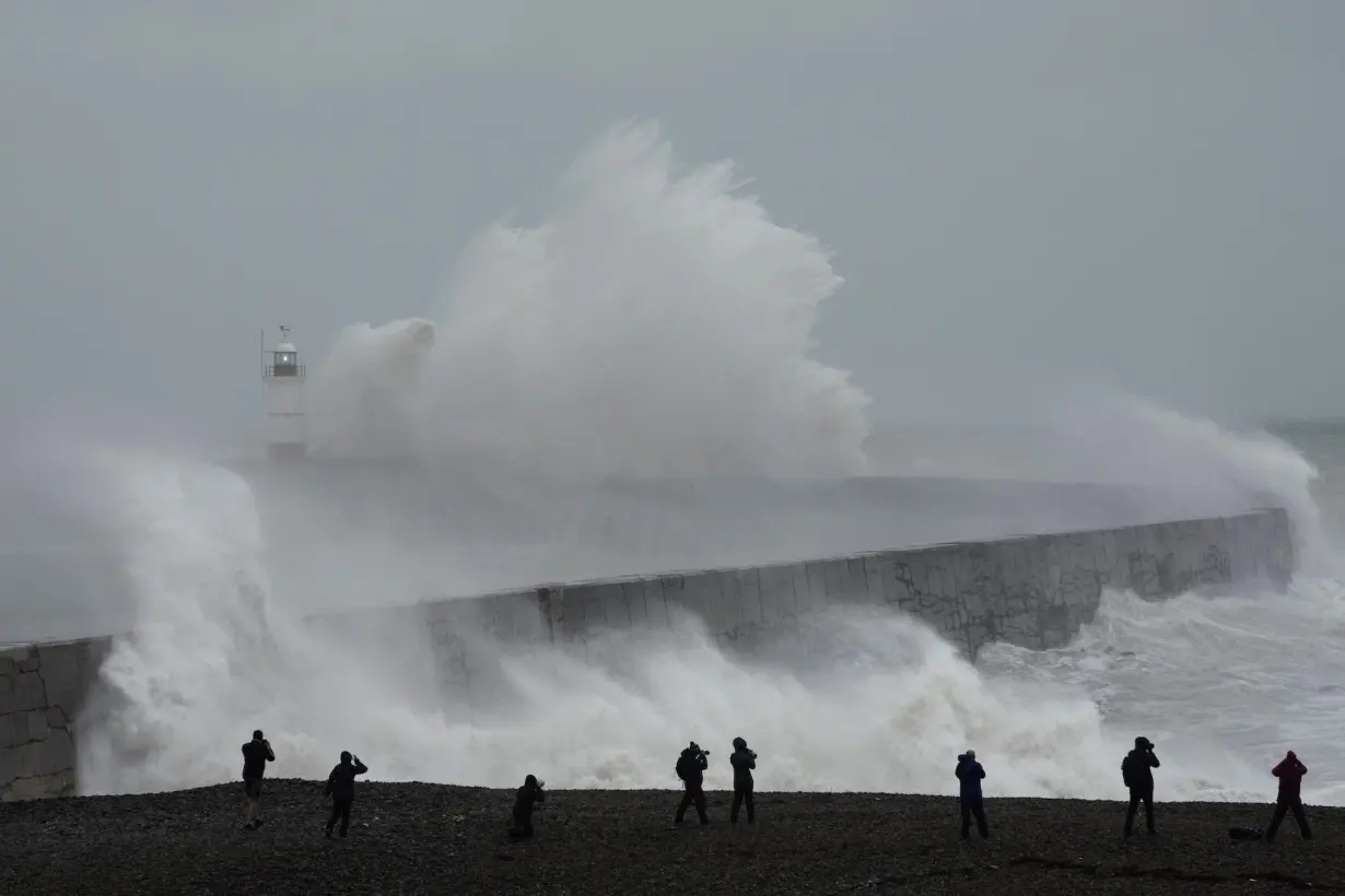 How global warming shakes the Earth: Seismic data show ocean waves gaining strength as the planet warms